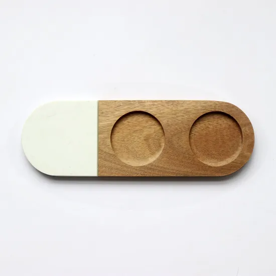 Tablero de vuelo de cerveza de madera de mármol con forma de paleta y portavasos de vidrio