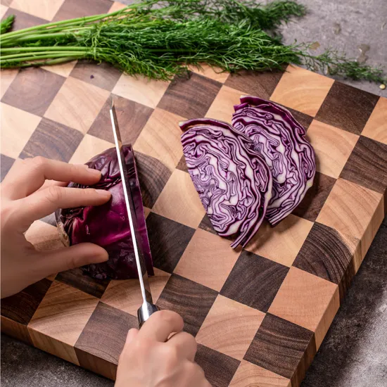 Tabla de cortar de madera gruesa grande, bloque de carnicero con patrón de tablero de ajedrez