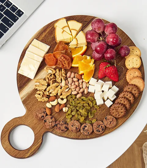 Tabla de cortar de cocina de madera de forma redonda personalizada con orificio para colgar