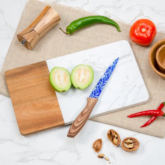 Tabla rectangular de mármol y madera para servir bistec y fruta