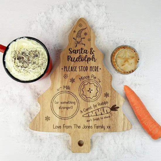 Tabla de cortar de madera con forma de árbol de Navidad grabada personalizada
