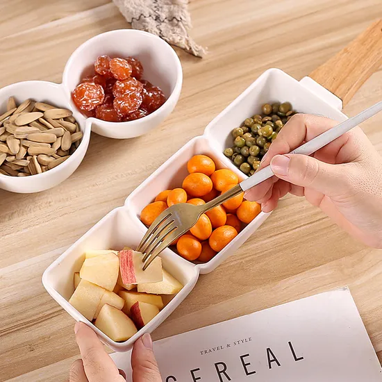 Tazón de cerámica de tres secciones con mango de madera para servir nueces, verduras, frutas y dulces