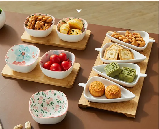 4 cuencos de cerámica para aperitivos con bandeja de bambú.