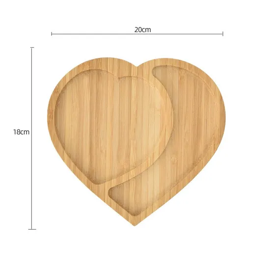 Plato dividido de bambú en forma de corazón para niños